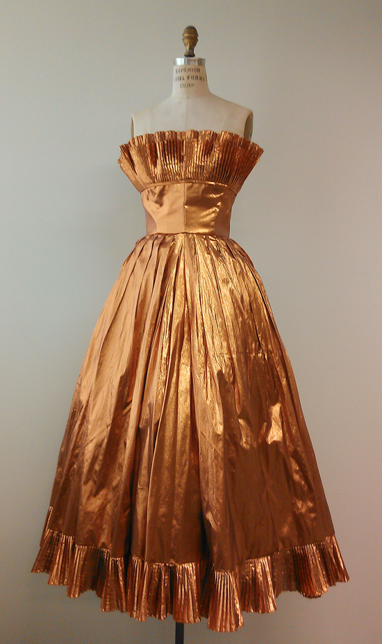 Victor_Costa_Metalic_Gown